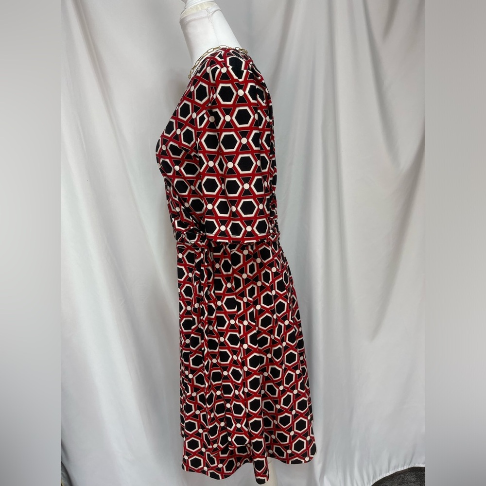 Geometric Patterned Dress - Red and Black R&K short sleeve stretchy size 10 - Picture 4 of 17
